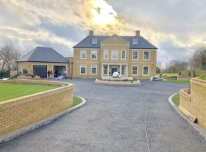 A breathtaking 1,000m² resin bound driveway and helipad installed by Varney Surfaces at a stunning Manor House in Wrotham, Sevenoaks, Kent.